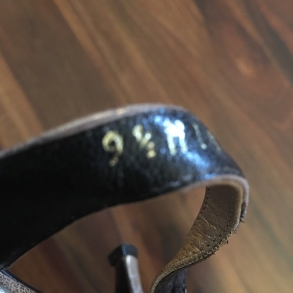 Gold gloves leather kitten heels - Picture 7 of 7